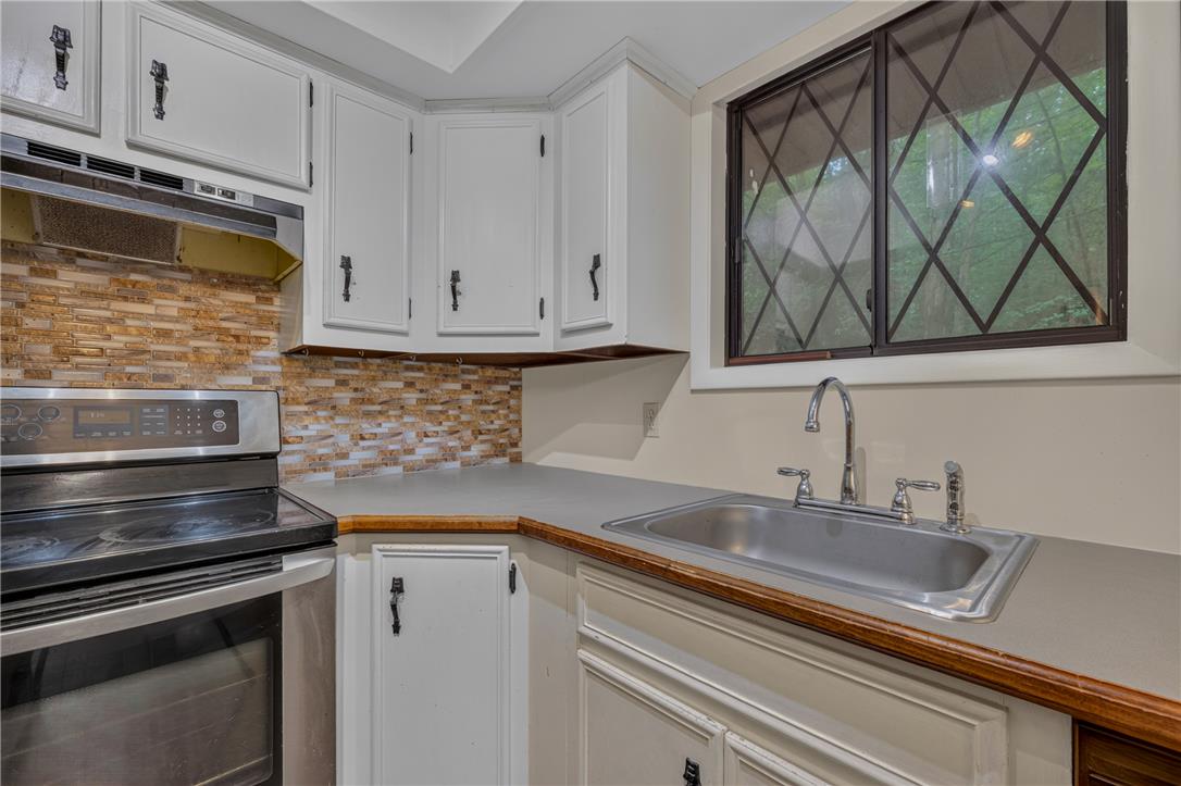 1570 Astolat Road Property Photo 27