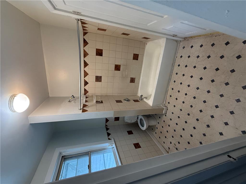832 Chestnut Street Property Photo 7