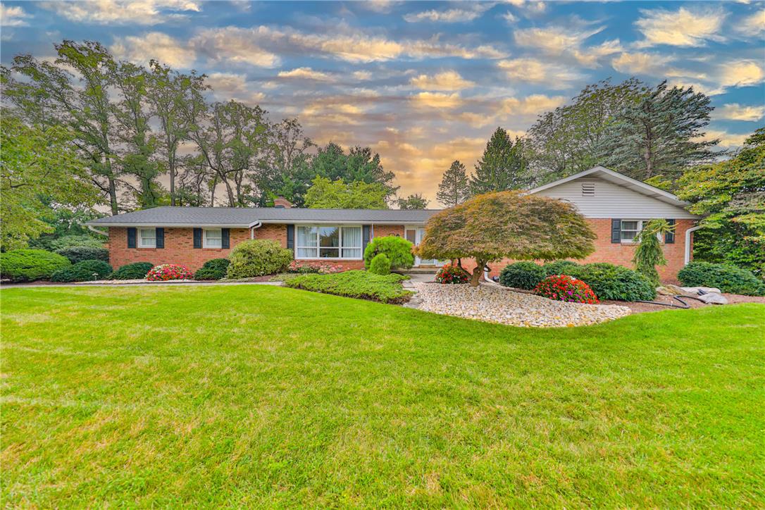 2826 Hillcrest Drive East Property Photo 1