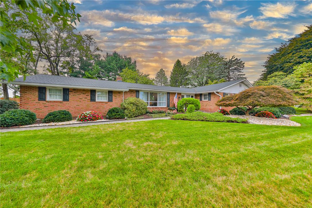 2826 Hillcrest Drive East Property Photo 5