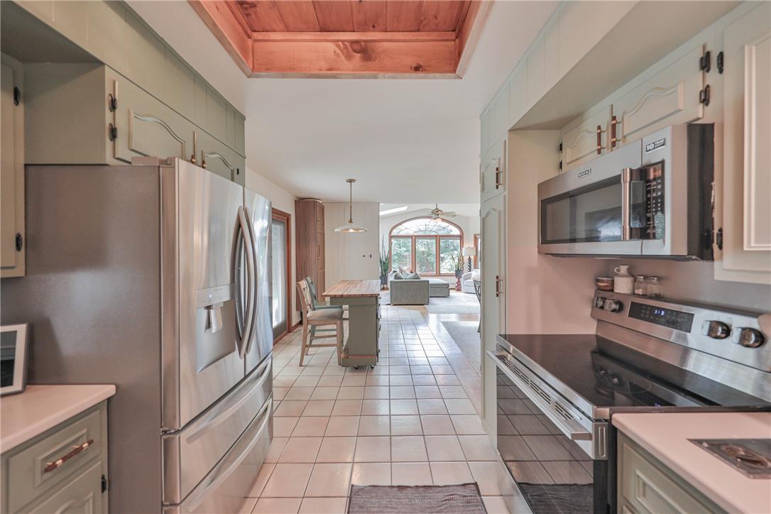 2826 Hillcrest Drive East Property Photo 42