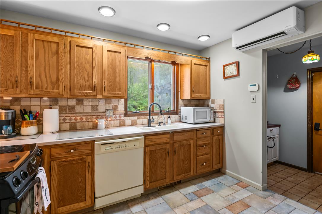 214 Grouse Hill Road Property Photo 4