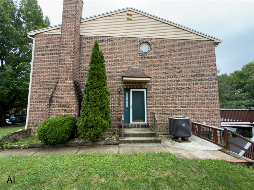 1890 Redwood Drive Property Photo 3