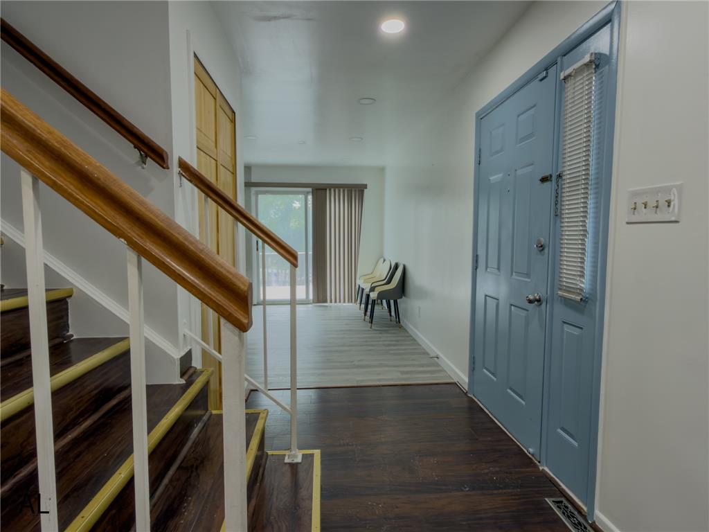 1890 Redwood Drive Property Photo 4