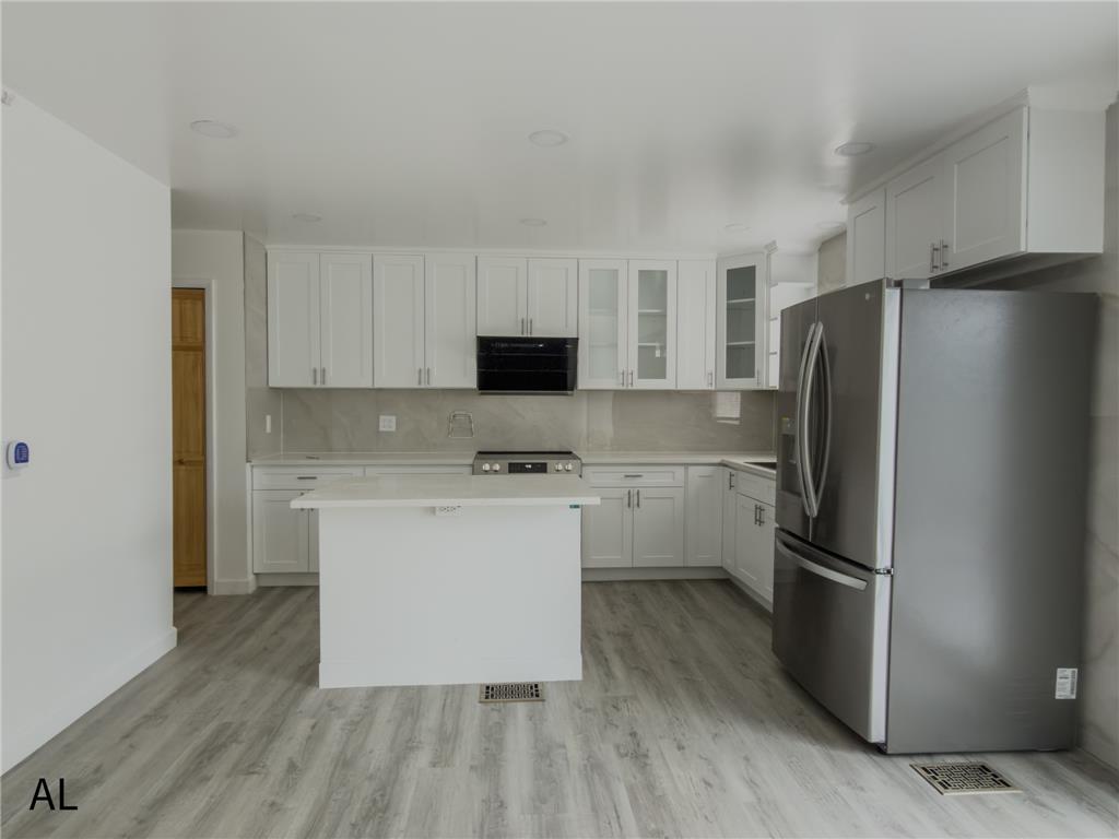 1890 Redwood Drive Property Photo 7
