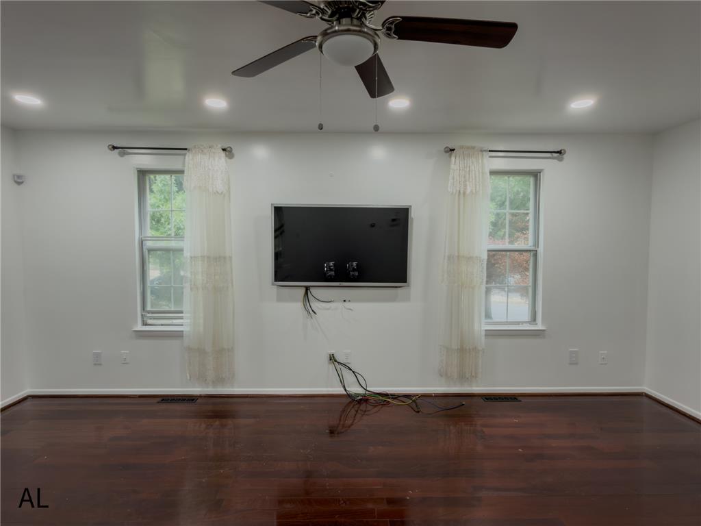 1890 Redwood Drive Property Photo 10