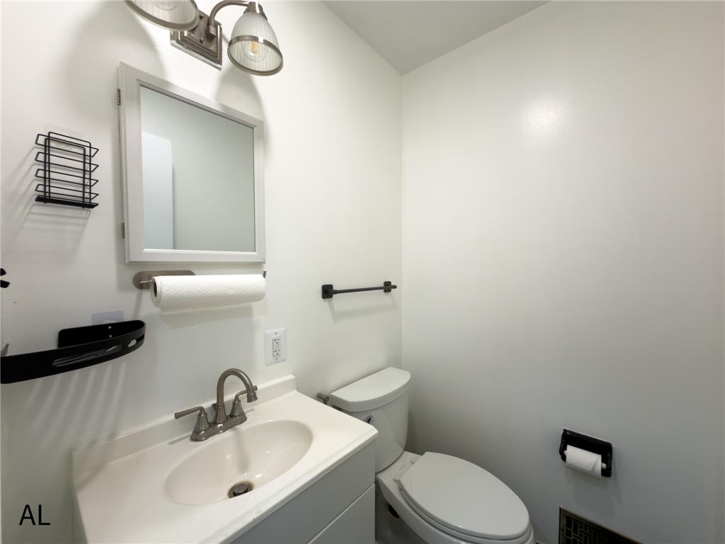 1890 Redwood Drive Property Photo 13