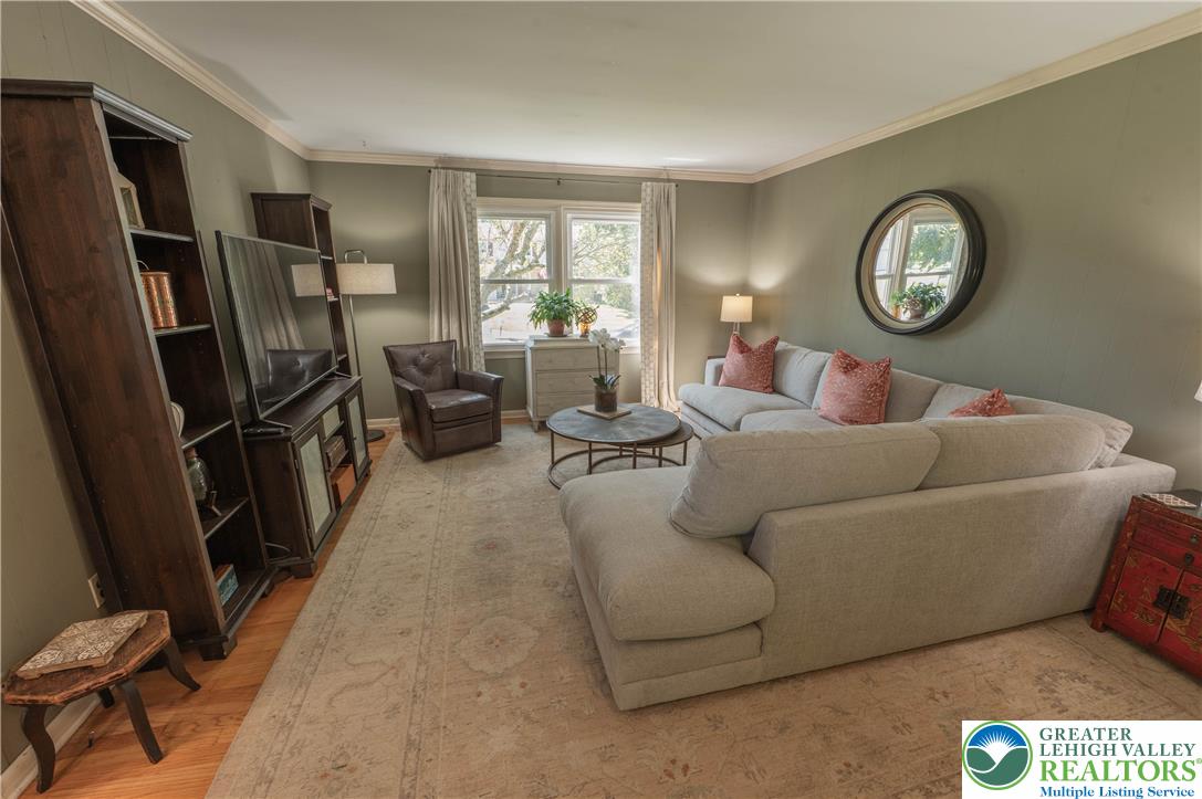 1063 Manor Drive Property Photo 11