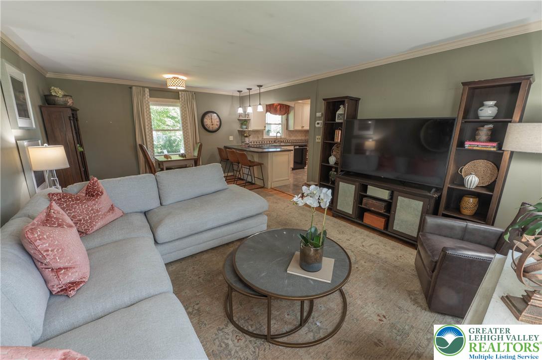 1063 Manor Drive Property Photo 12