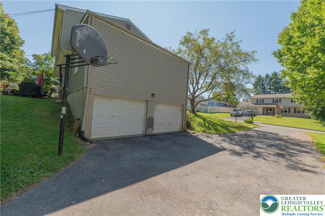 1063 Manor Drive Property Photo 24