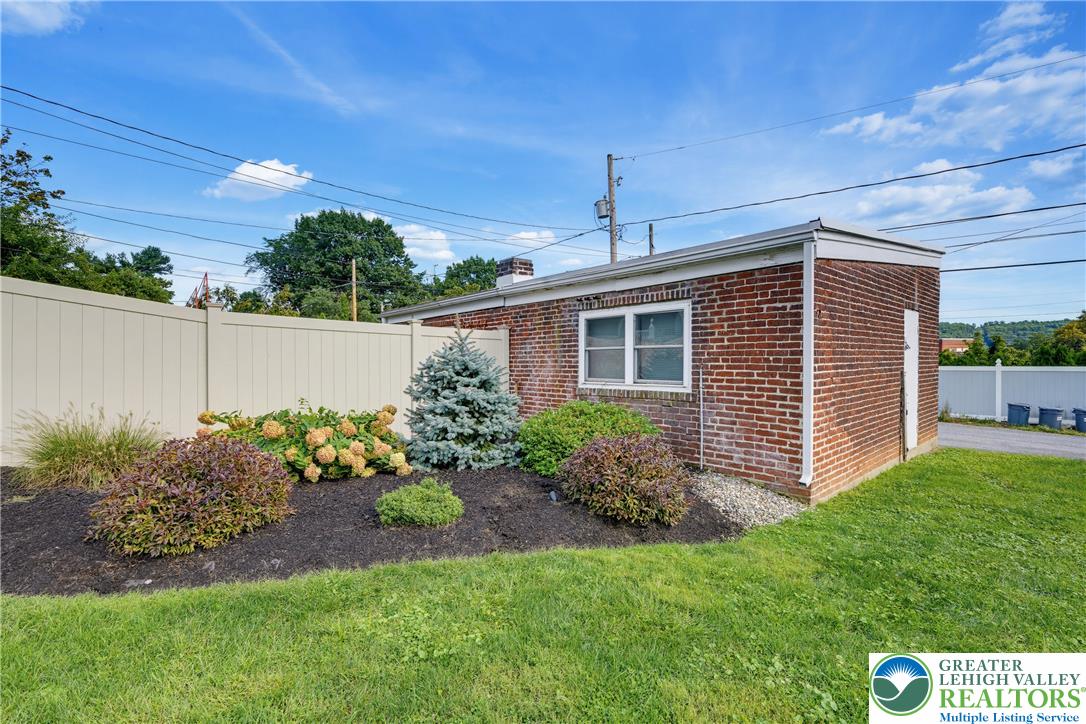 1839 Richmond Avenue Property Photo 12