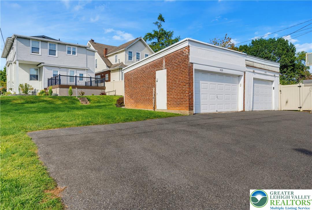 1839 Richmond Avenue Property Photo 13