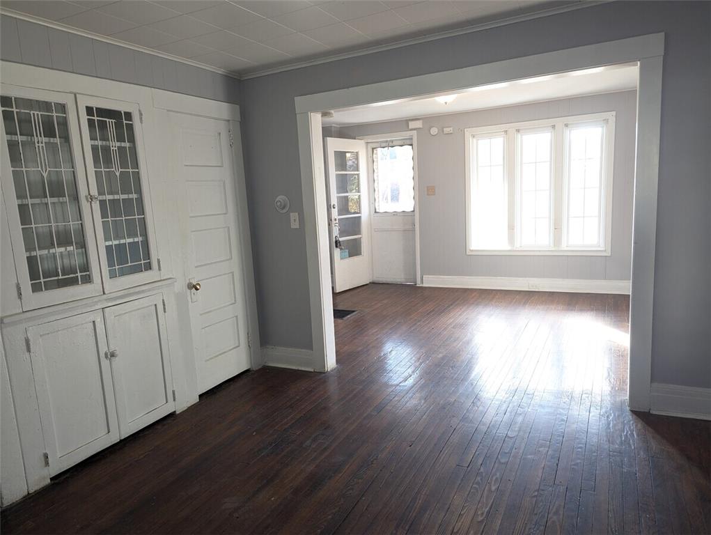 545 Park Place Property Photo 4