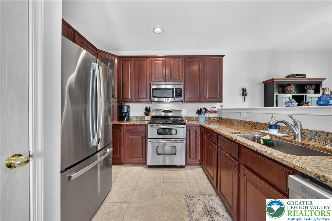 1078 King Way Property Photo 10
