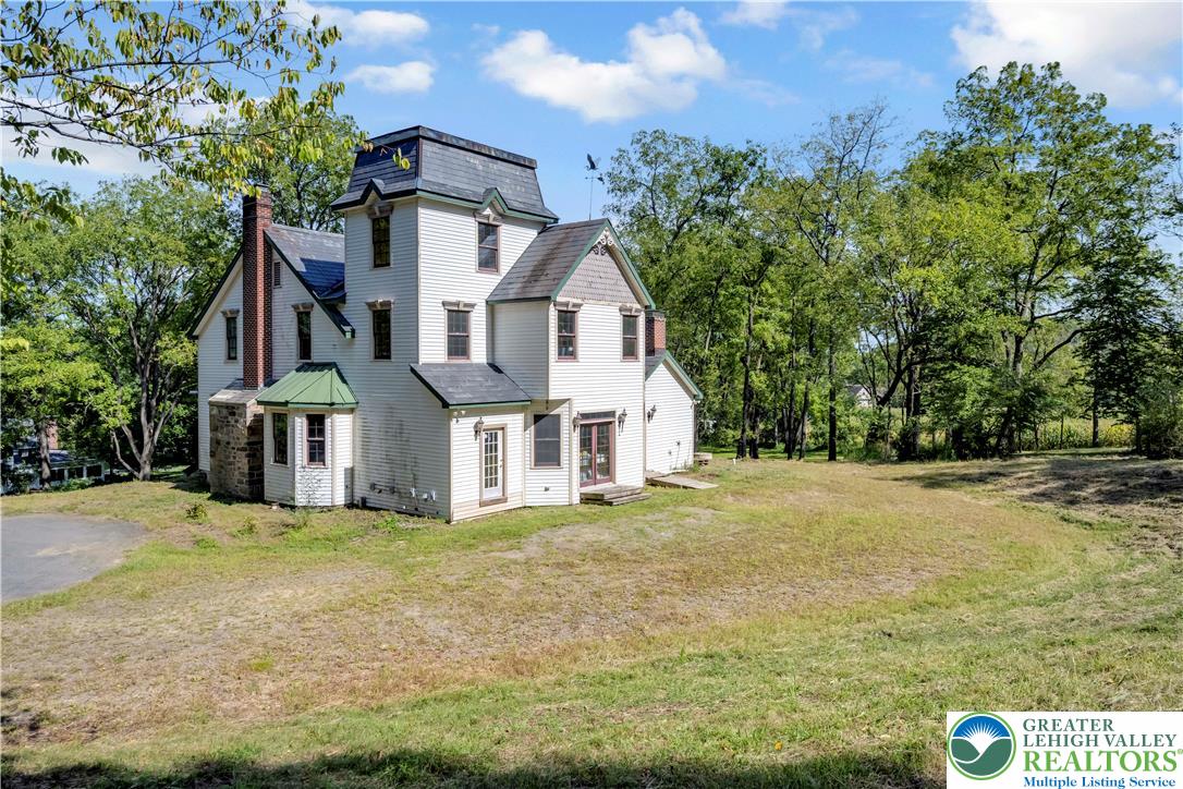 384 Henry Road Property Photo 3