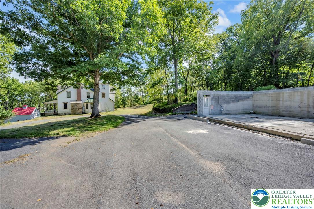 384 Henry Road Property Photo 17