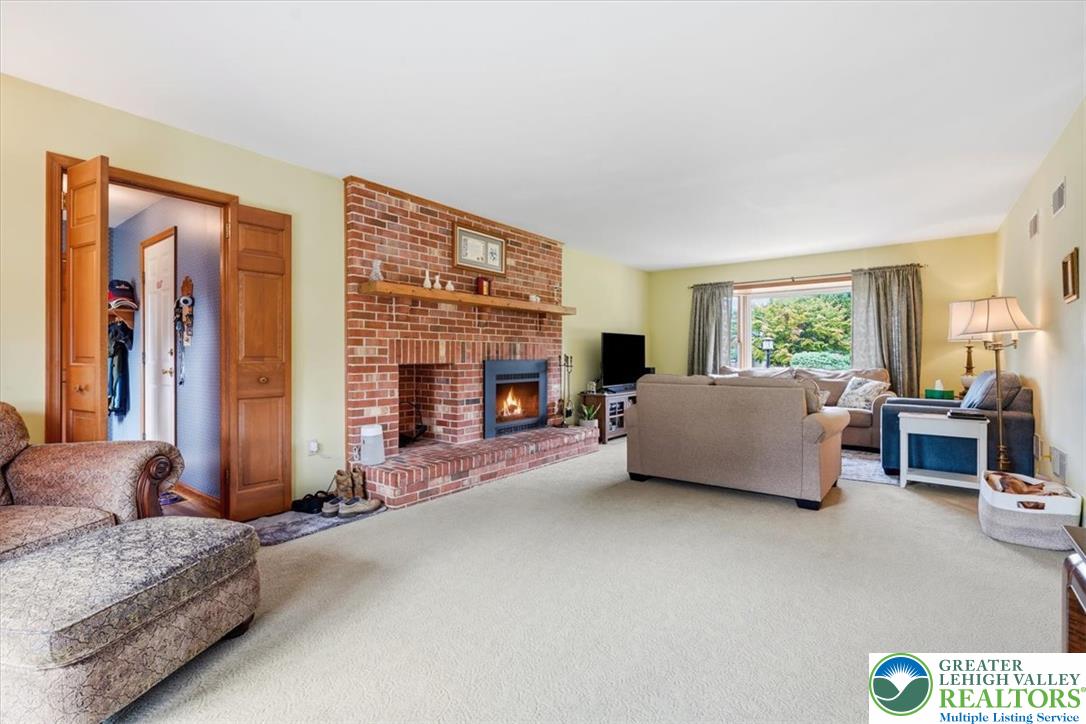 5022 Meadow Lane Property Photo 9