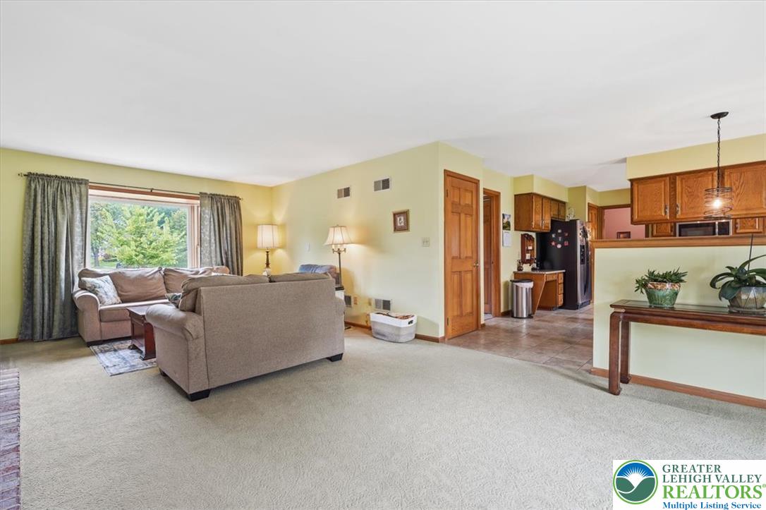 5022 Meadow Lane Property Photo 10