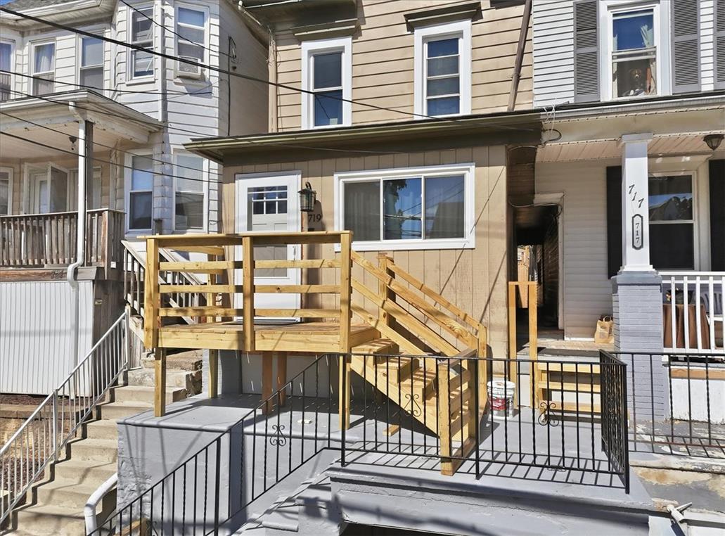 719 Bushkill Street Property Photo 2