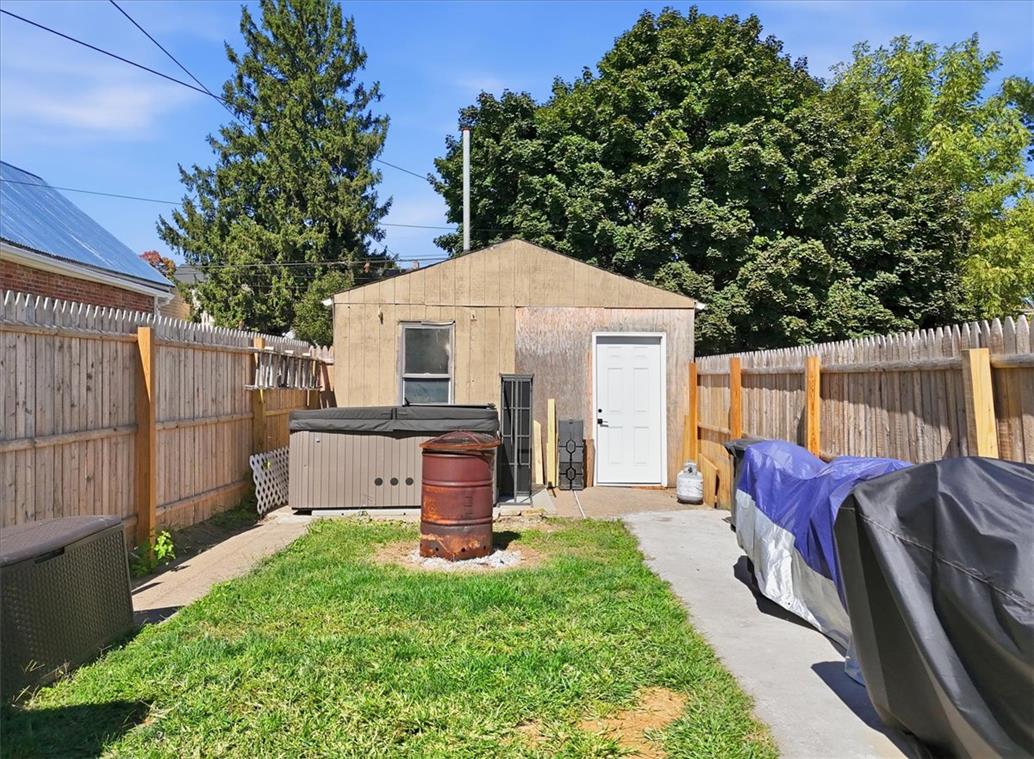719 Bushkill Street Property Photo 32