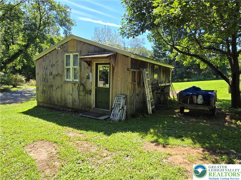 105 Browns Drive Property Photo 10