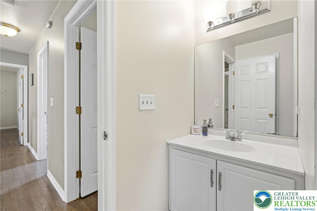 4661 Hampshire Drive Property Photo 47