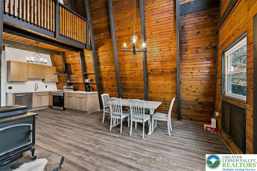 3257 Trafalgar Avenue Property Photo 7