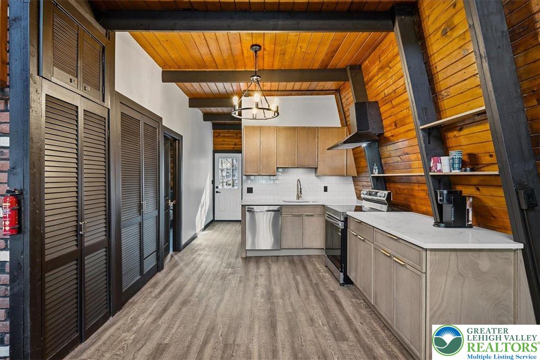 3257 Trafalgar Avenue Property Photo 9