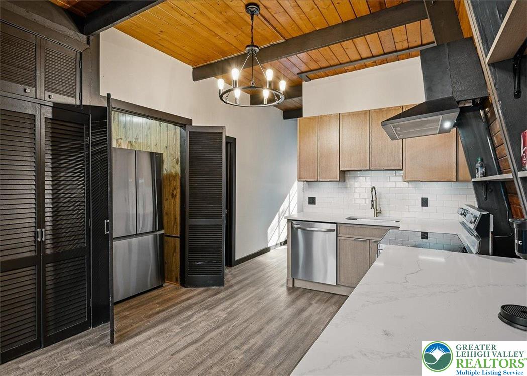 3257 Trafalgar Avenue Property Photo 10