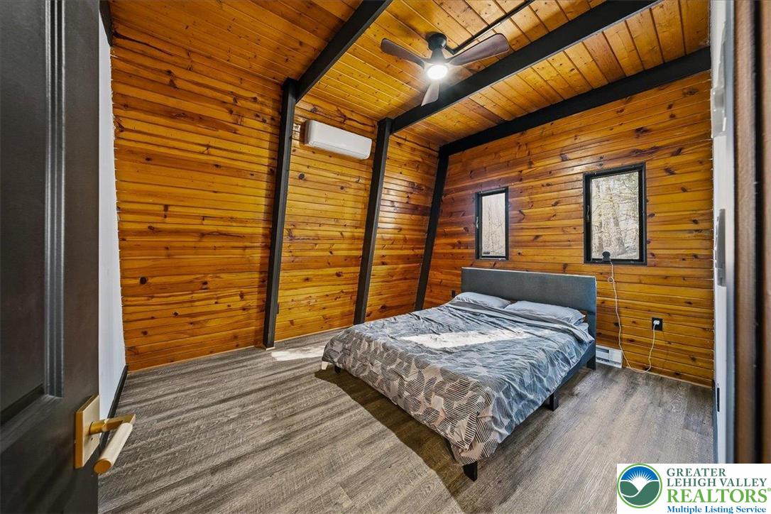 3257 Trafalgar Avenue Property Photo 13