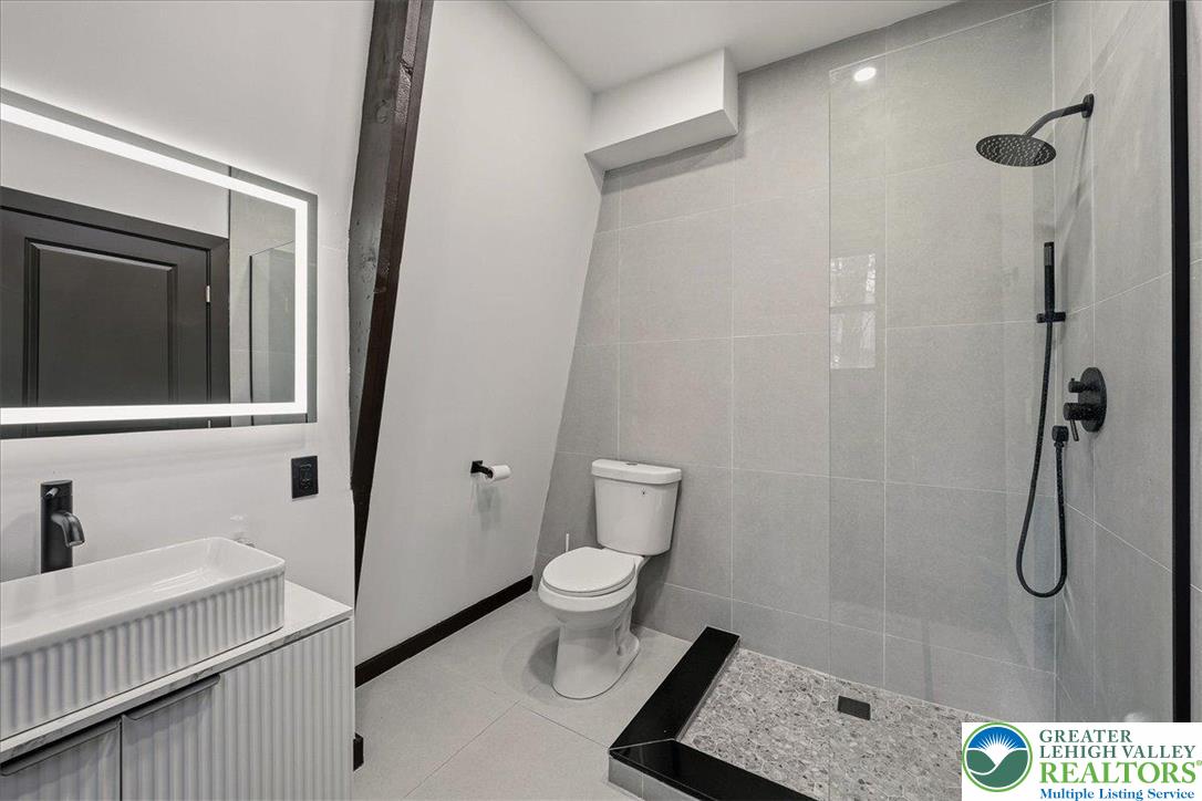3257 Trafalgar Avenue Property Photo 15