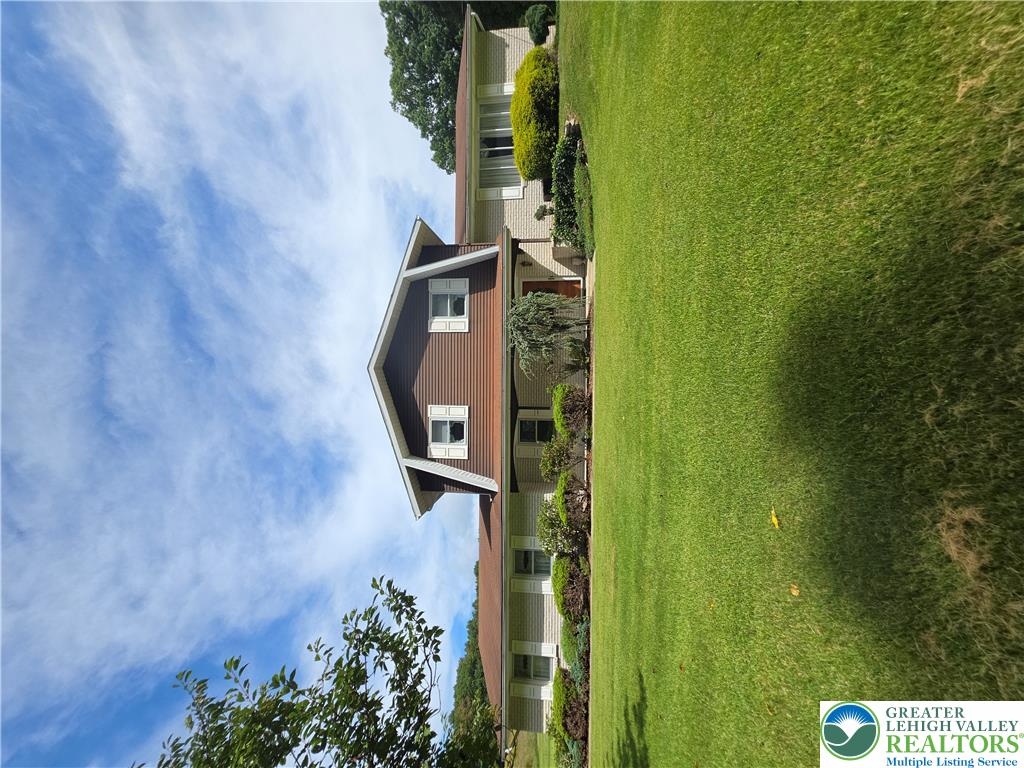 1058 Upper Nis Hollow Drive Property Photo 2
