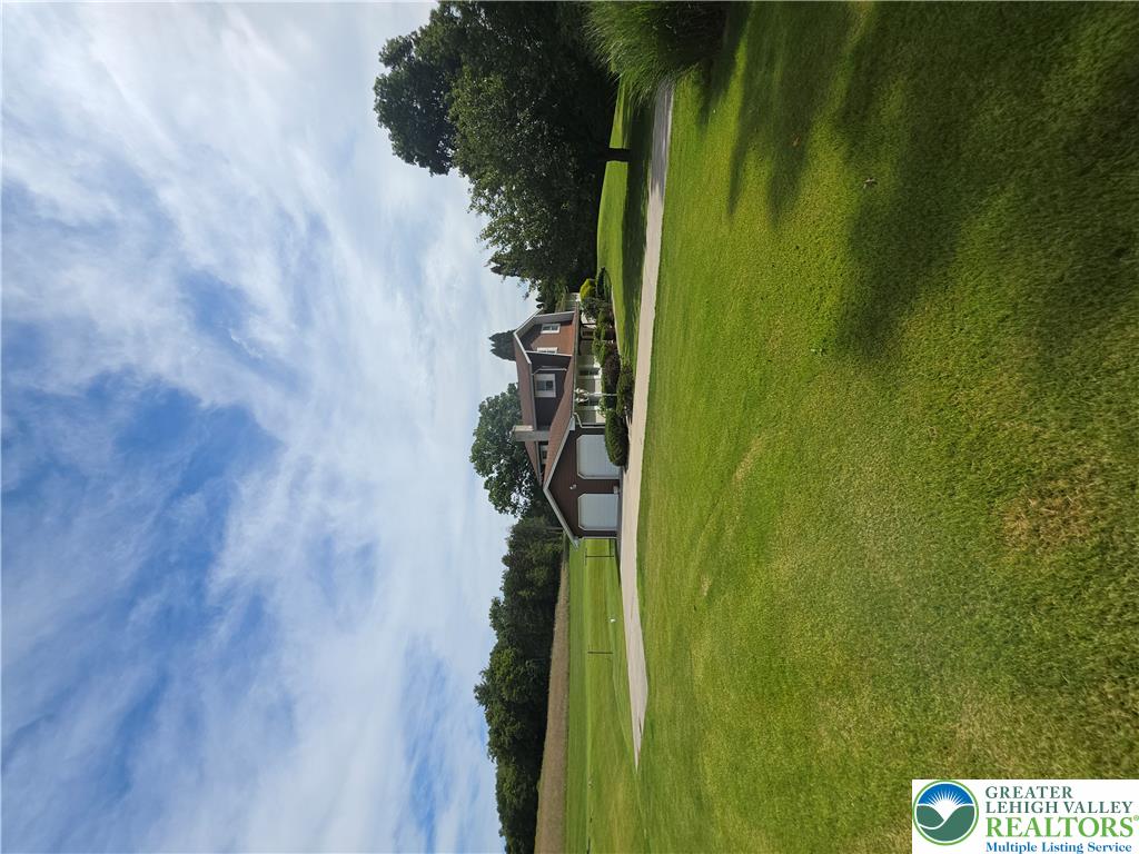 1058 Upper Nis Hollow Drive Property Photo 3