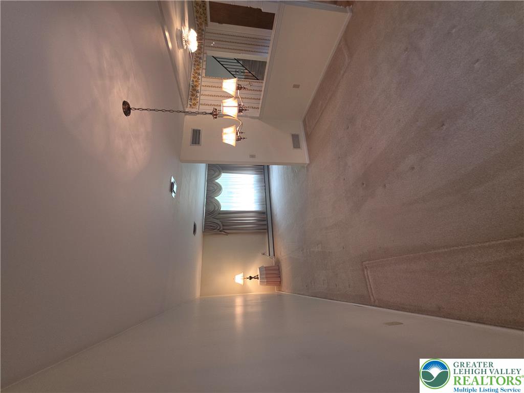1058 Upper Nis Hollow Drive Property Photo 10