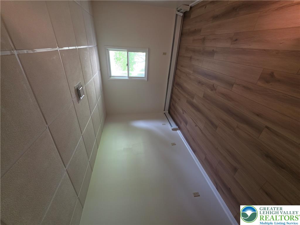 1058 Upper Nis Hollow Drive Property Photo 17