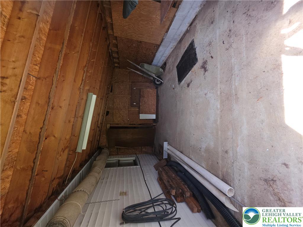 1058 Upper Nis Hollow Drive Property Photo 38