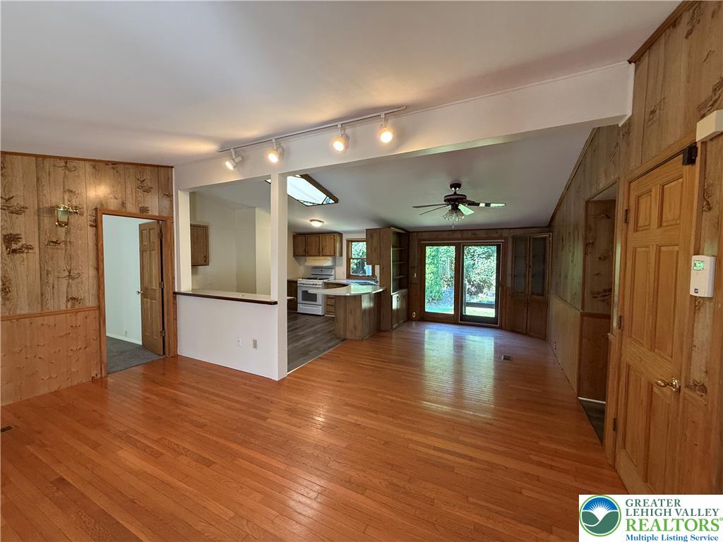 3240 Woodland Drive Property Photo 2