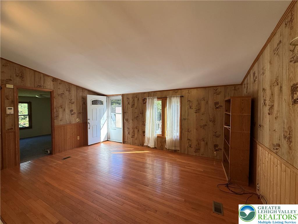 3240 Woodland Drive Property Photo 3
