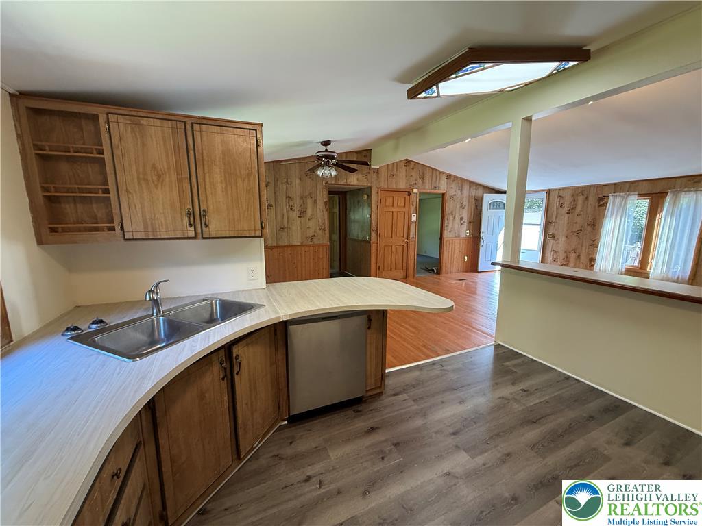 3240 Woodland Drive Property Photo 4
