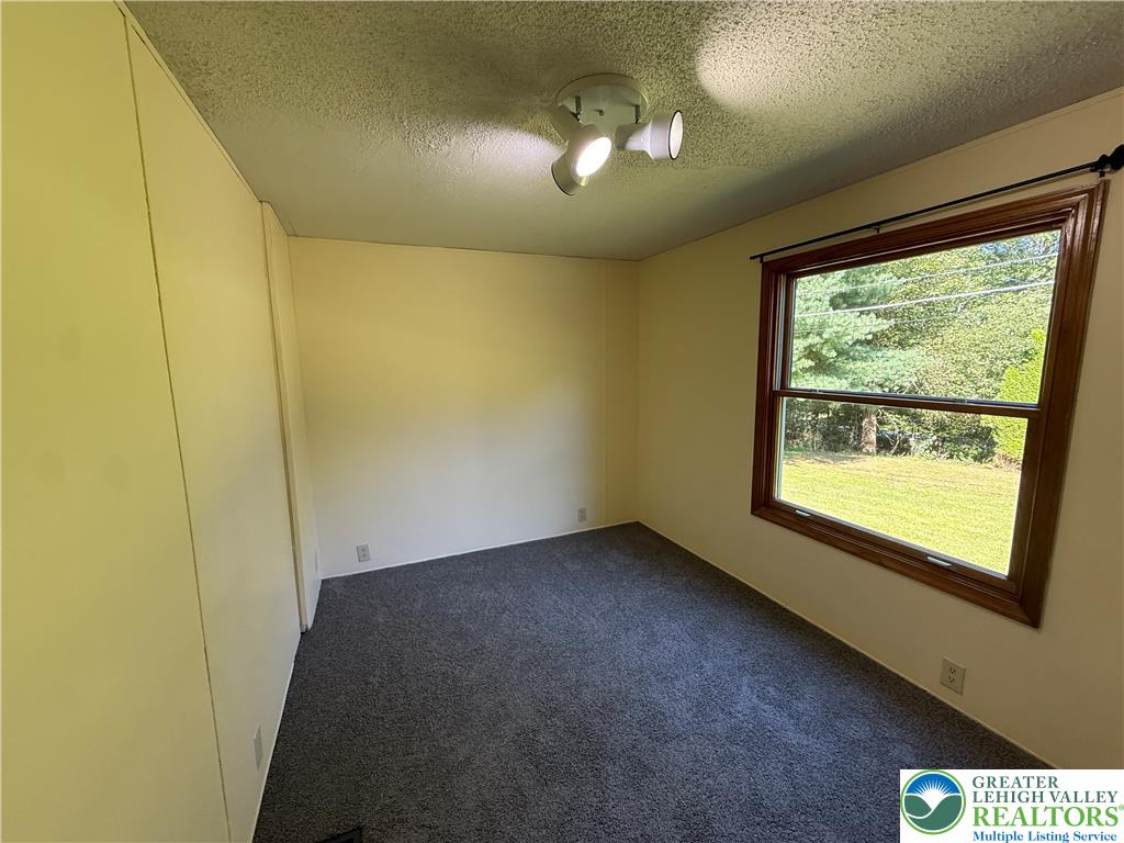 3240 Woodland Drive Property Photo 9