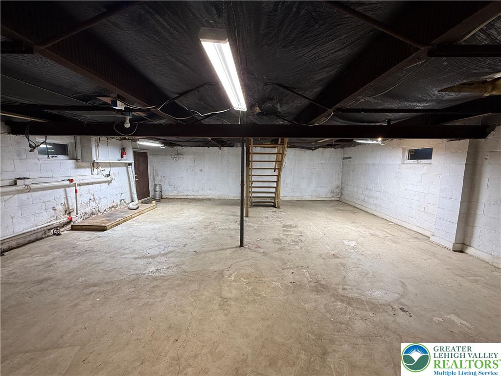 3240 Woodland Drive Property Photo 11