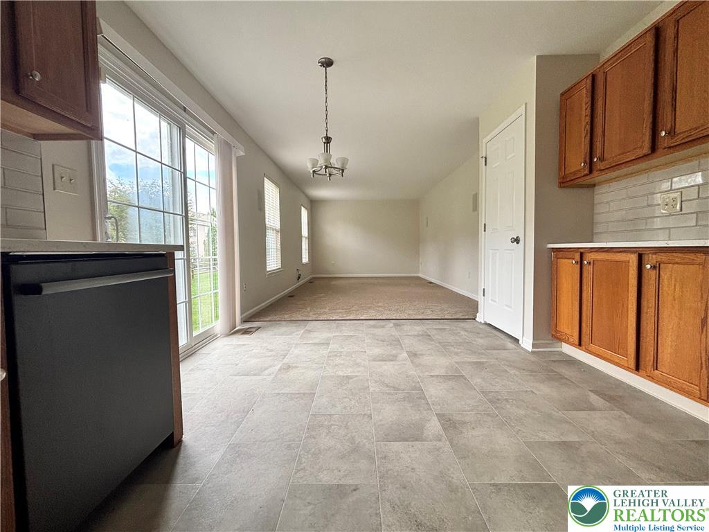 1537 Cambridge Drive Property Photo 7