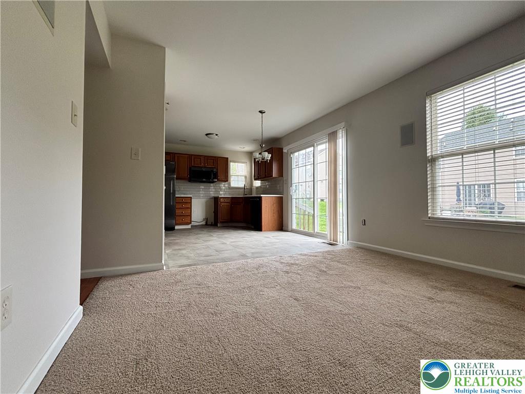 1537 Cambridge Drive Property Photo 8
