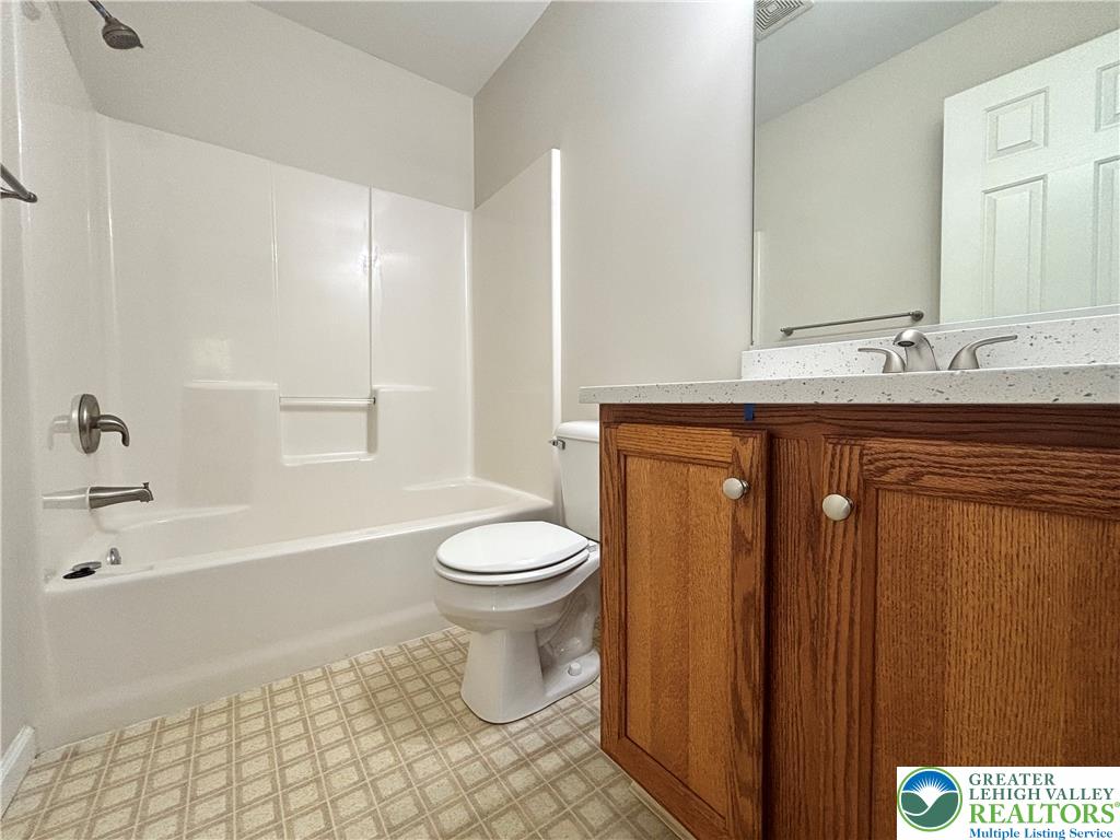 1537 Cambridge Drive Property Photo 12