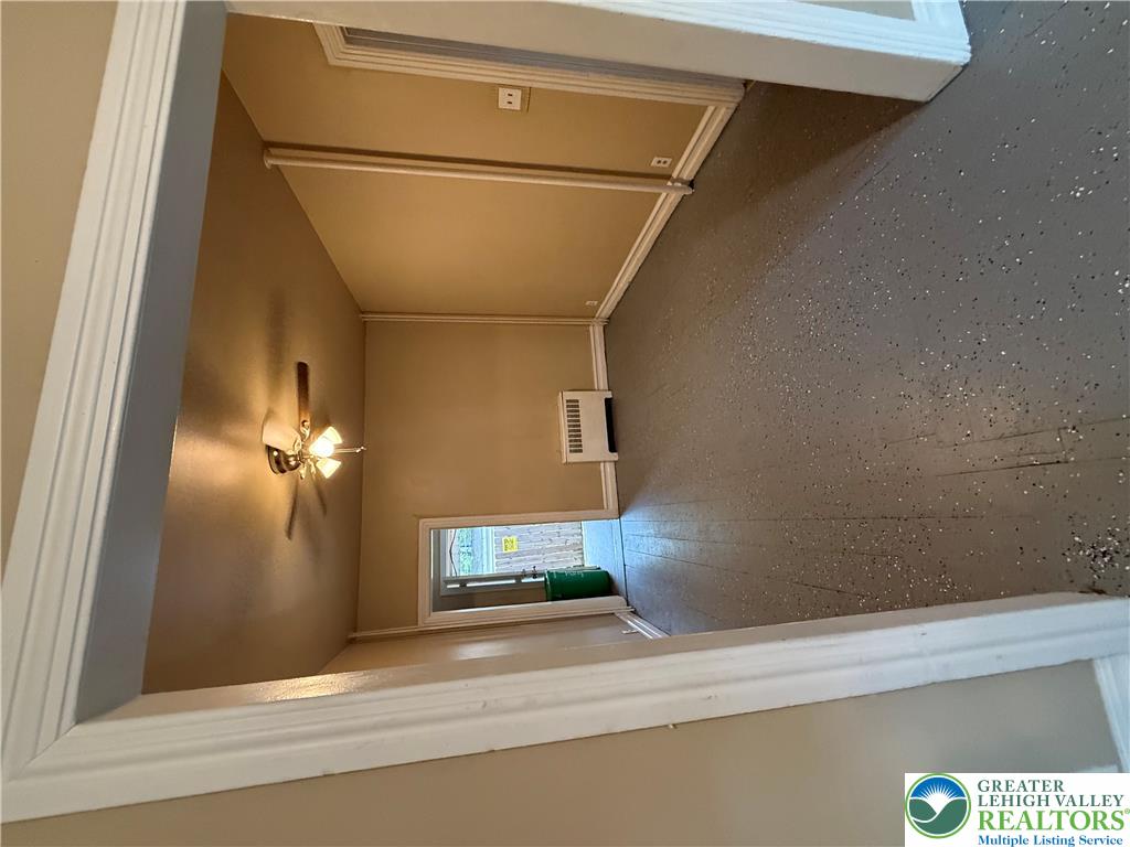 832 Chestnut Street Property Photo 3