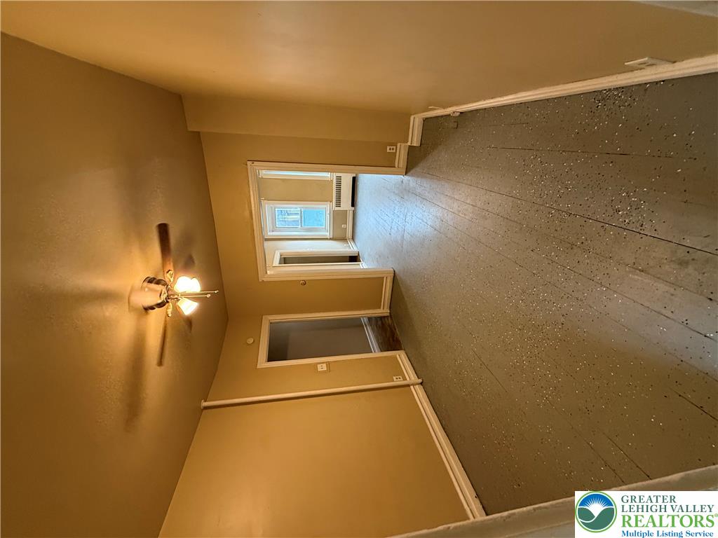 832 Chestnut Street Property Photo 4