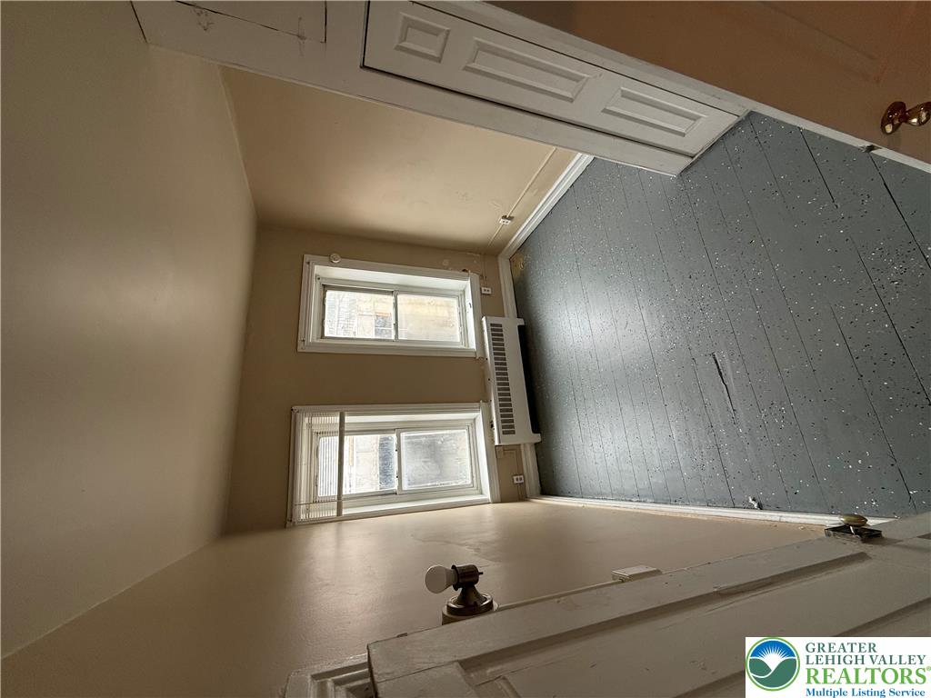 832 Chestnut Street Property Photo 5