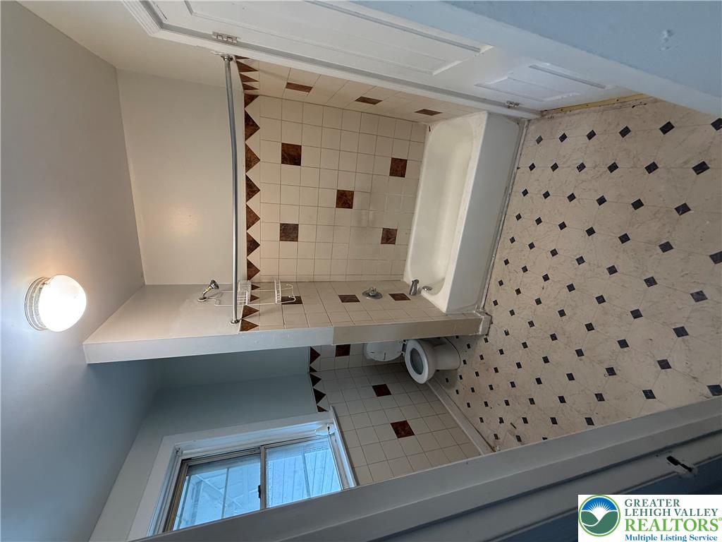 832 Chestnut Street Property Photo 7