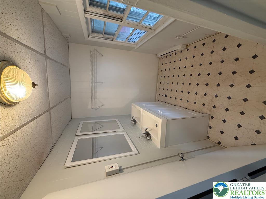 832 Chestnut Street Property Photo 8