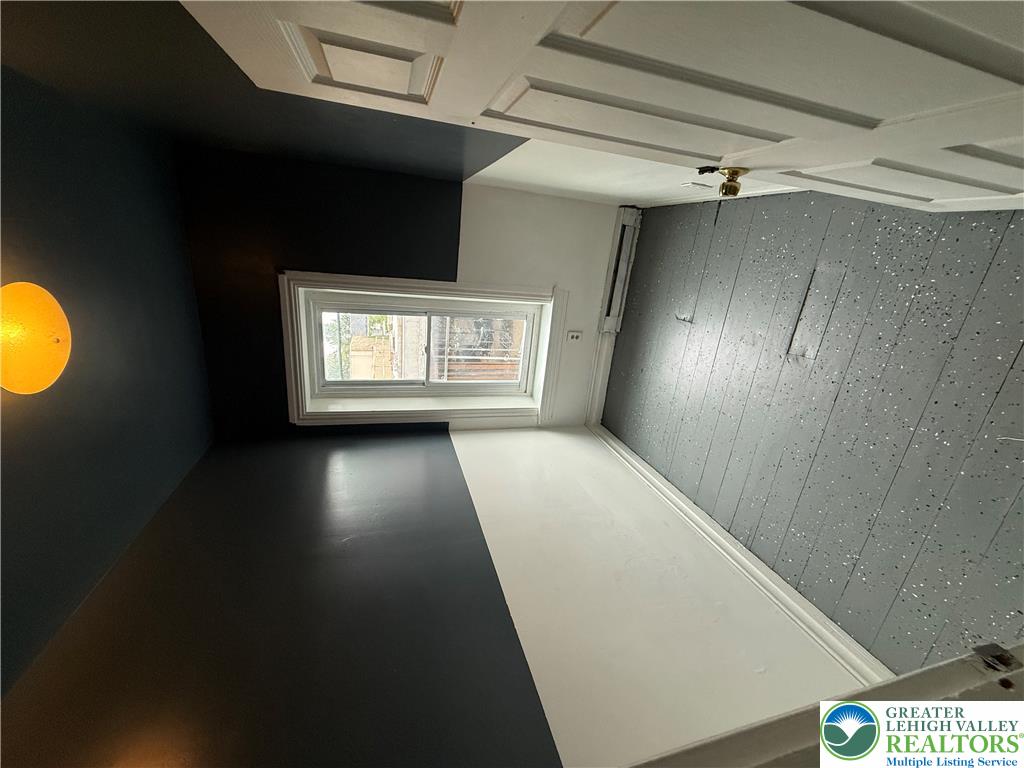 832 Chestnut Street Property Photo 9